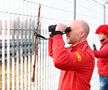 Lewis Hamilton, pentru prima dată la volanul unui Ferrari! Imagini spectaculoase: s-au urcat pe deal și au scos binoclurile pentru a urmări un debut istoric