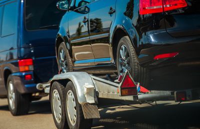 Ce trebuie să faci dacă mașina ta are un zgomot la motor și importanța serviciului de tractări auto București