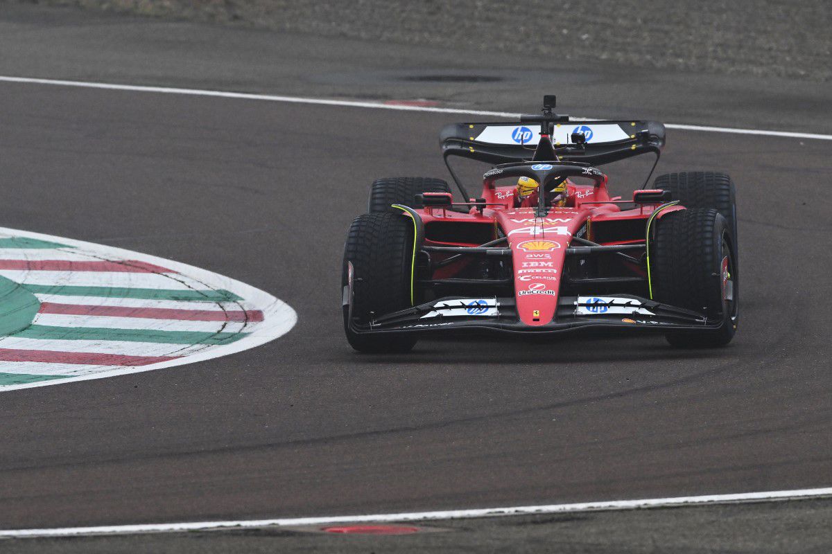 Lewis Hamilton, pentru prima dată la volanul unui monopost Ferrari!