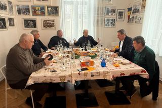 Masa tot mai mică » GSP i-a găsit pe greii din handbalul românesc, la câteva ore după moartea lui Cornel Oțelea! Obiceiul neștiut pe care îl au: „Săptămânal, în ultimii 10 ani”