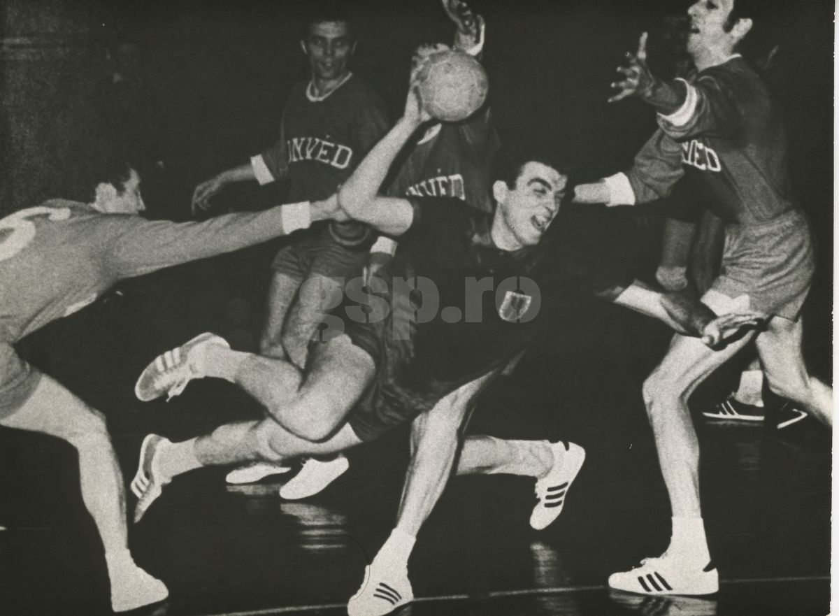 De ce s-a retras Cornel Oțelea la nici 30 de ani: „Aveam contractul în sacoșă. Apoi a venit raportul ministrului...”