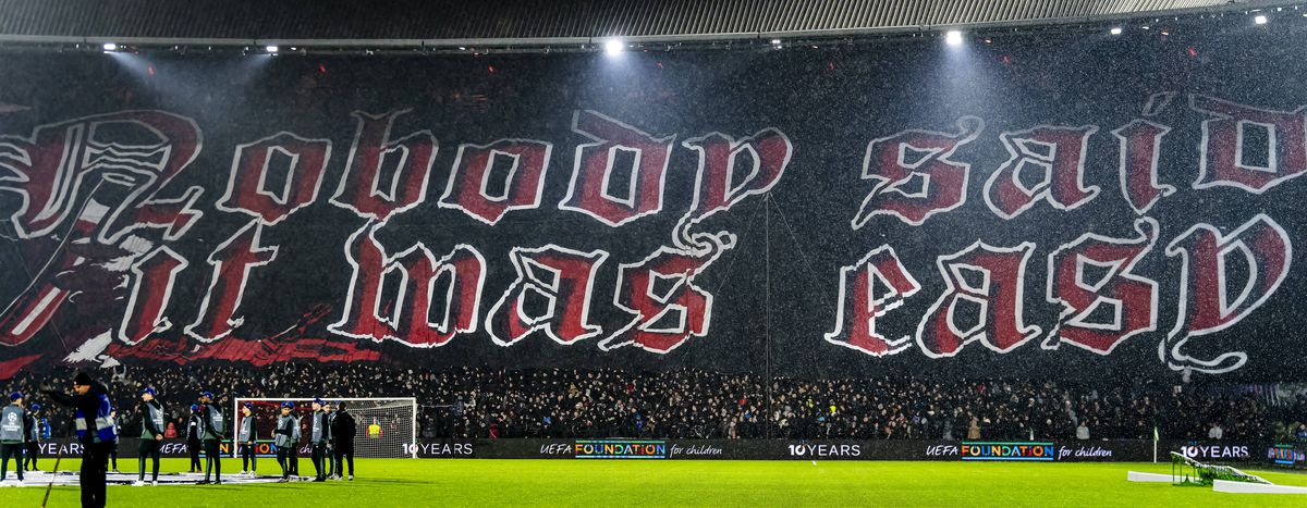 Show pirotehnic în Liga Campionilor! » Meciul a fost întrerupt din cauza fumului care a pus stăpânire pe arenă