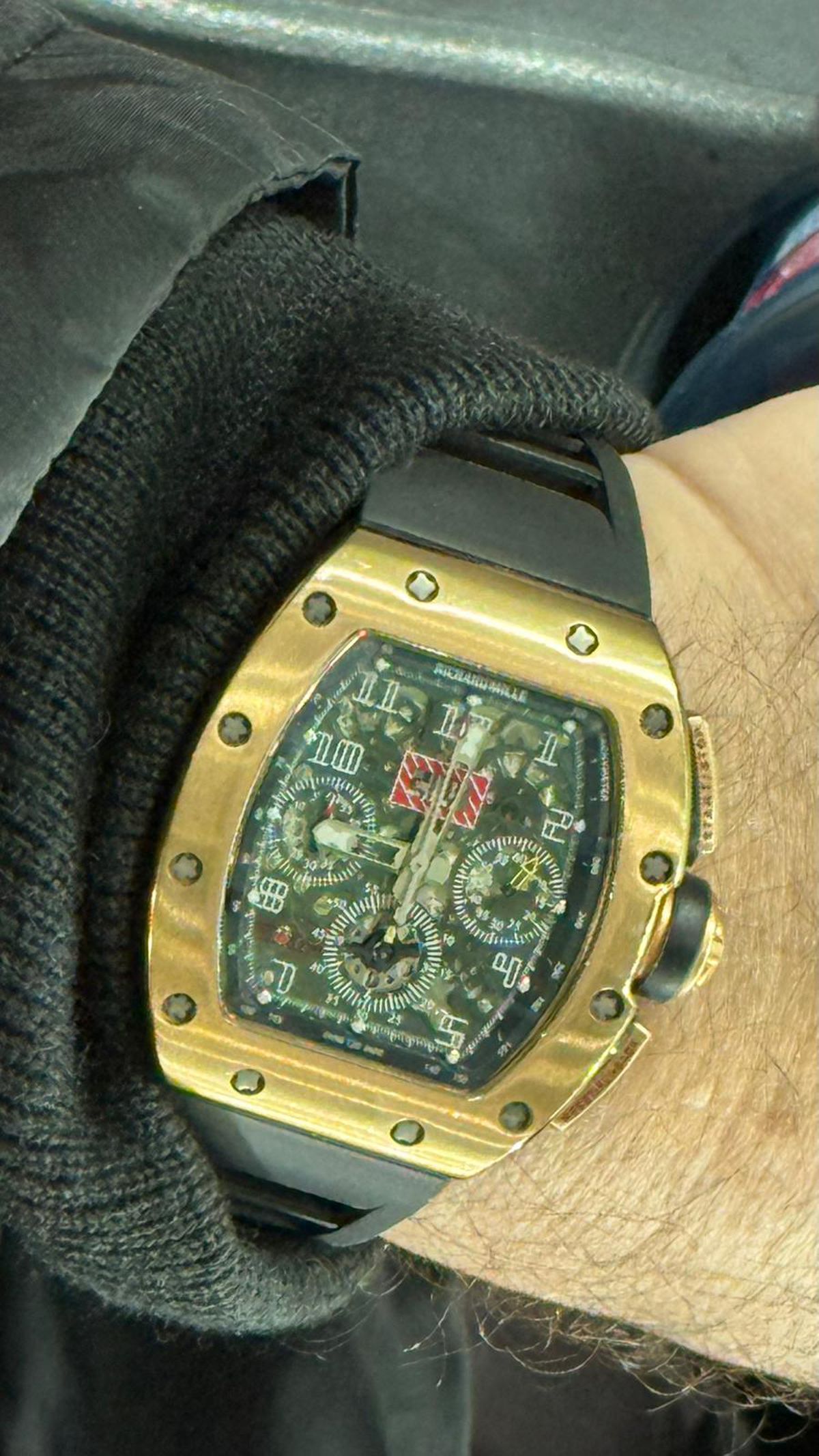 Concurează cu Rădoi » Angajatul FRF, cu ceas de 200.000 de euro la mână