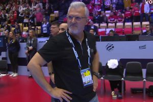 Scandal cât casa la Europeanul de handbal, după primul meci al grupei principale: „Dacă vorbesc, voi fi în pericol!” » Antrenorul lui Dinamo, ținut cu greu la final