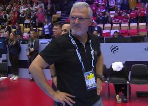 Scandal cât casa la Europeanul de handbal, după primul meci al grupei principale: „Dacă vorbesc, voi fi în pericol!” » Antrenorul lui Dinamo, ținut cu greu la final