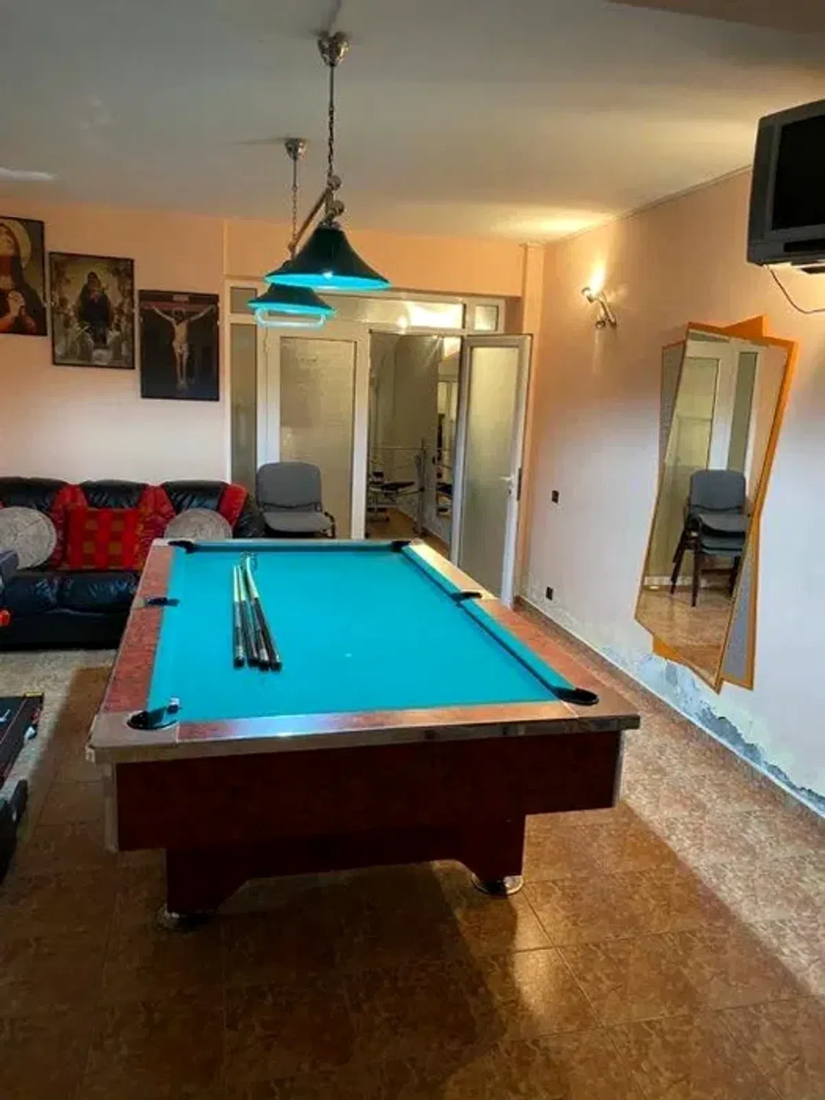 Cum arată vila de 800.000 de euro a lui Titi Aur. Foto: OLX.ro