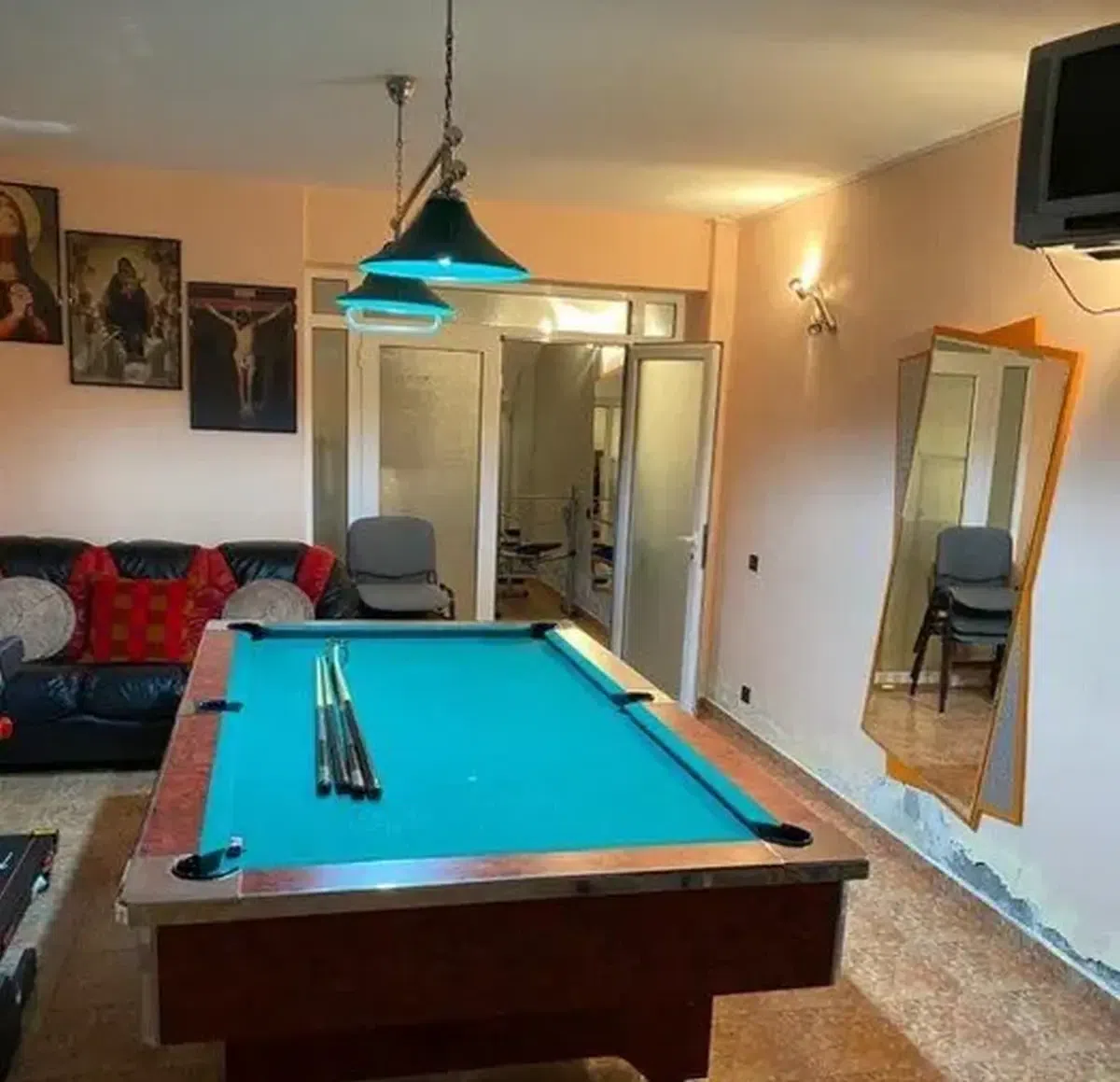 Cum arată vila de 800.000 de euro a lui Titi Aur. Foto: OLX.ro