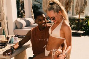 Cea mai sexy fotbalistă l-a uitat rapid pe starul din Premier League » A făcut publică relația cu ispita de la Insula Iubirii