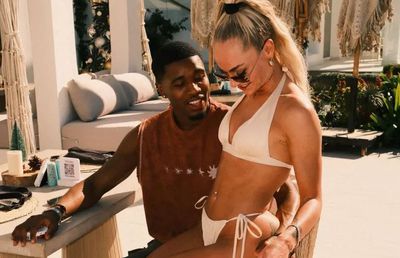 L-a uitat rapid pe jucător » Cea mai sexy fotbalistă tocmai și-a oficializat relația cu ispita de la Insula Iubirii