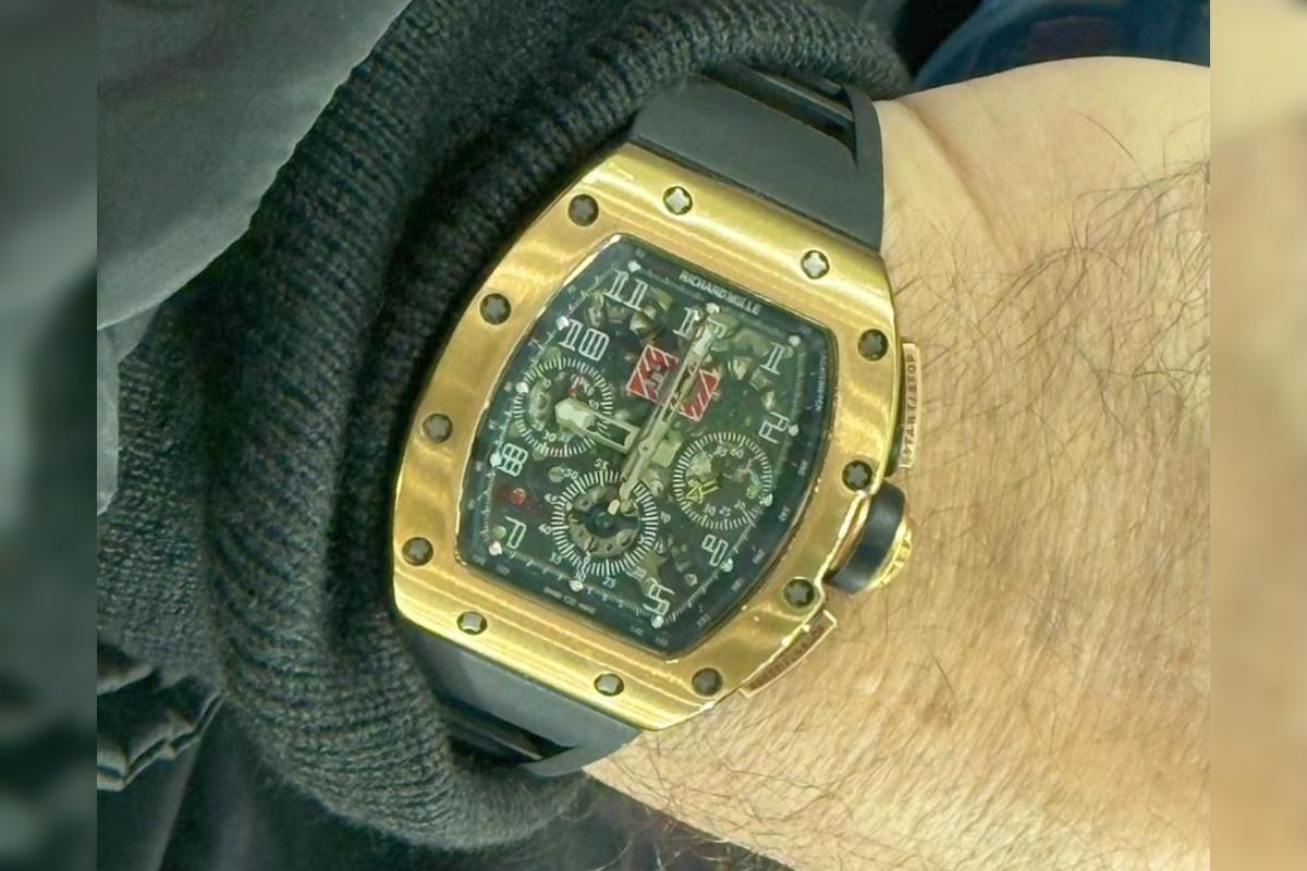 Concurează cu Rădoi » Angajatul FRF, cu ceas de 200.000 de euro la mână