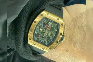 Concurează cu Rădoi » Angajatul FRF, cu ceas de 200.000 de euro la mână