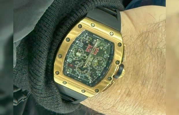 Concurează cu Rădoi » Angajatul FRF, cu ceas de 200.000 de euro la mână