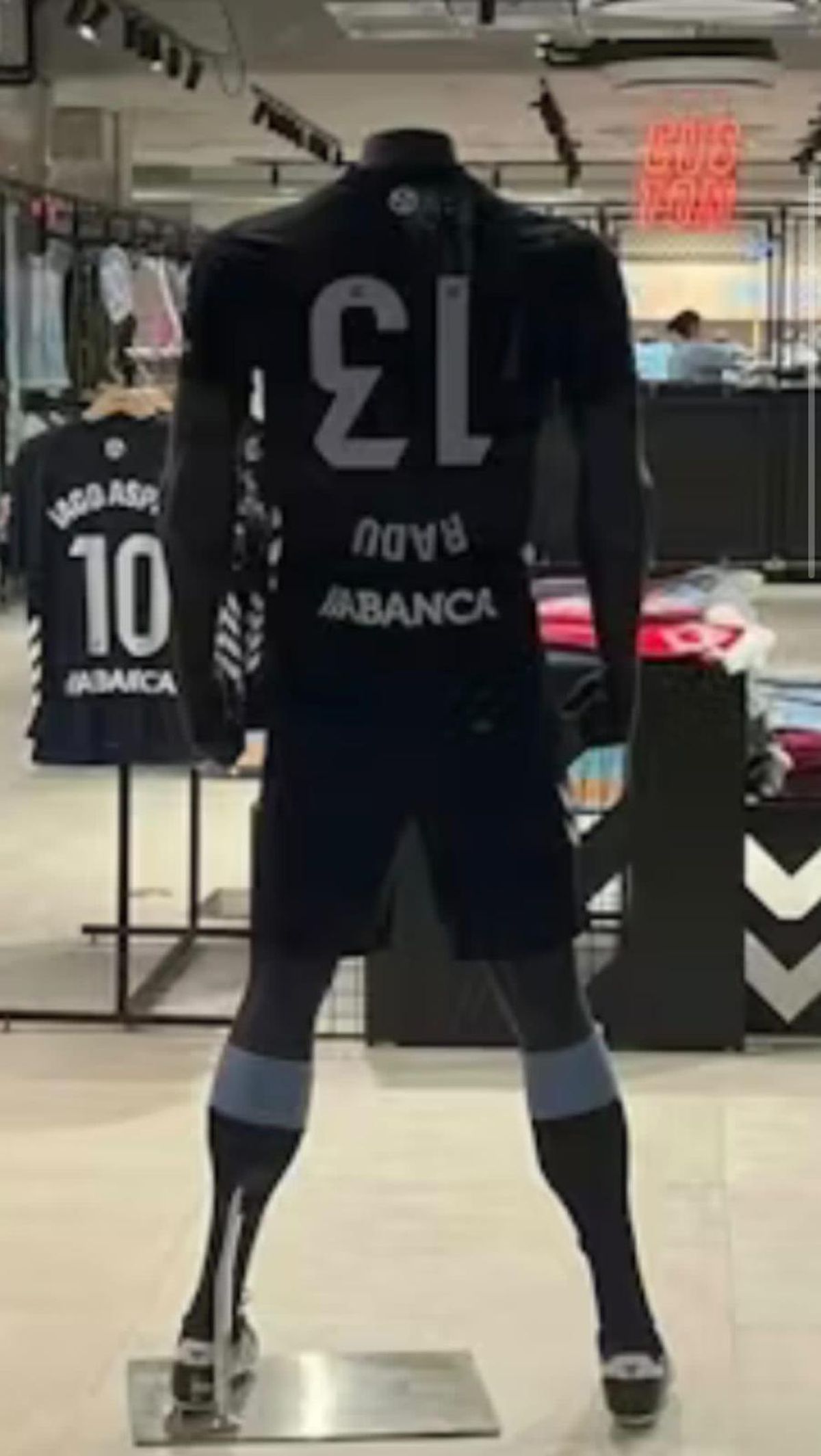 Celta Vigo a scos la vânzare în magazinele clubului tricouri cu numele lui Ionuț Radu și numărul 13 răsturnat