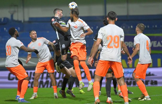 Clubul din Superliga a rupt contractul cu 5 jucători