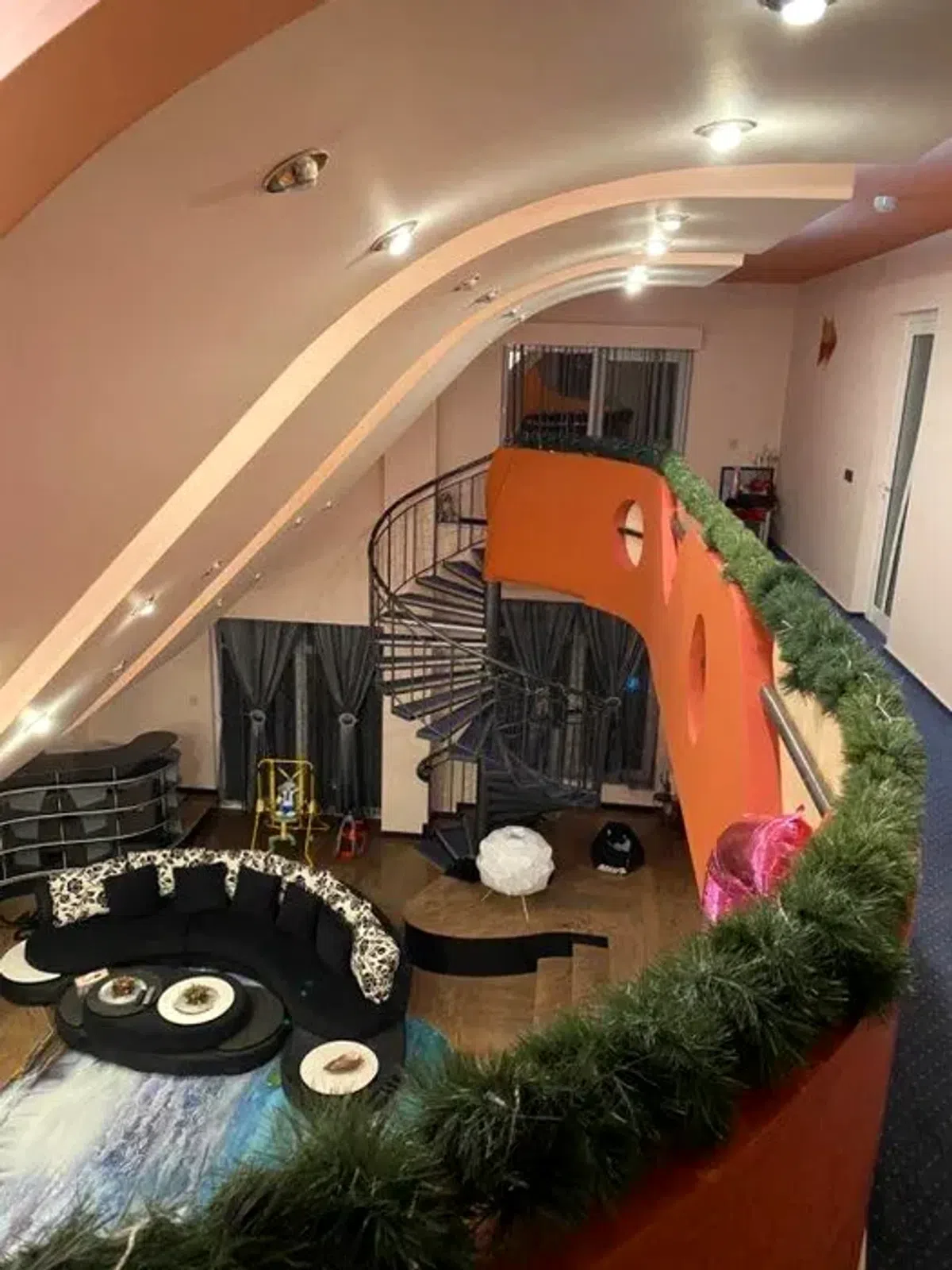 Titi Aur și-a scos la vânzare vila de 800.000 de euro: „5 dormitoare, piscină acoperită, saună, grădină” » În ce oraș din România se află