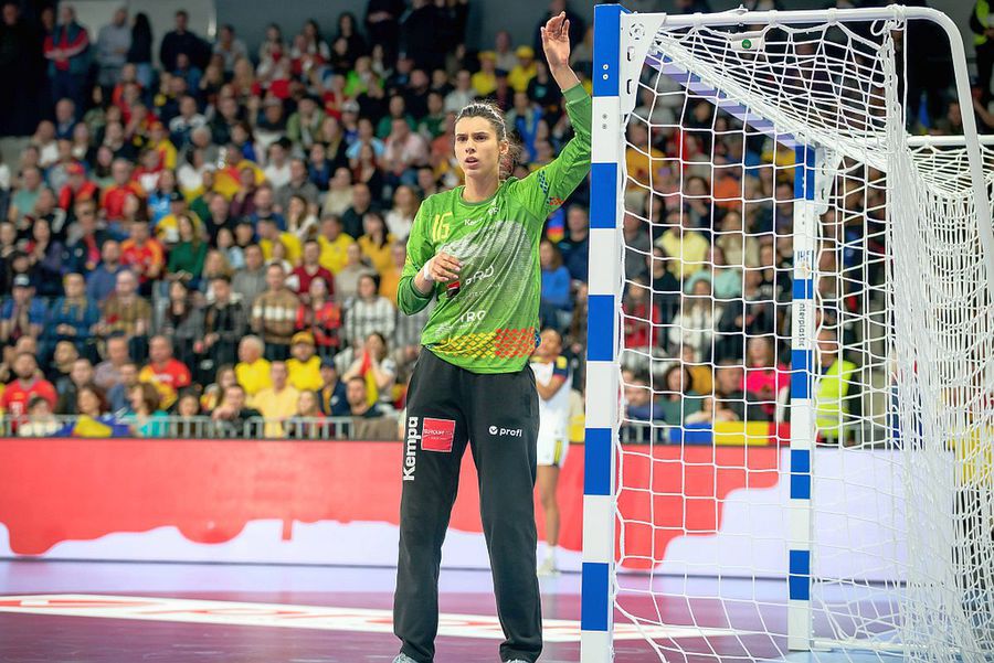 Denisa Șandru revine la CSM București // FOTO: Facebook @CSM Bucuresti Denisa Șandru pleacă de la Rapid și a fost prezentată la rivala giuleștencelor