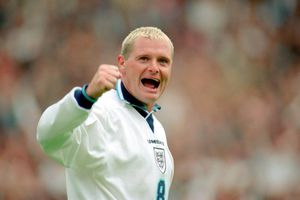 Cunoscutul fotbalist englez cu 38 de operații a trecut printr-o nouă încercare: „Îl puteam vedea pe tata în nori”