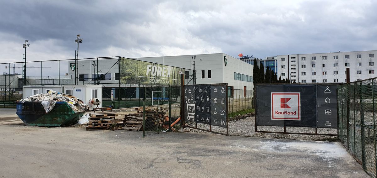 Hipermarketuri peste umbra lui Di Stefano