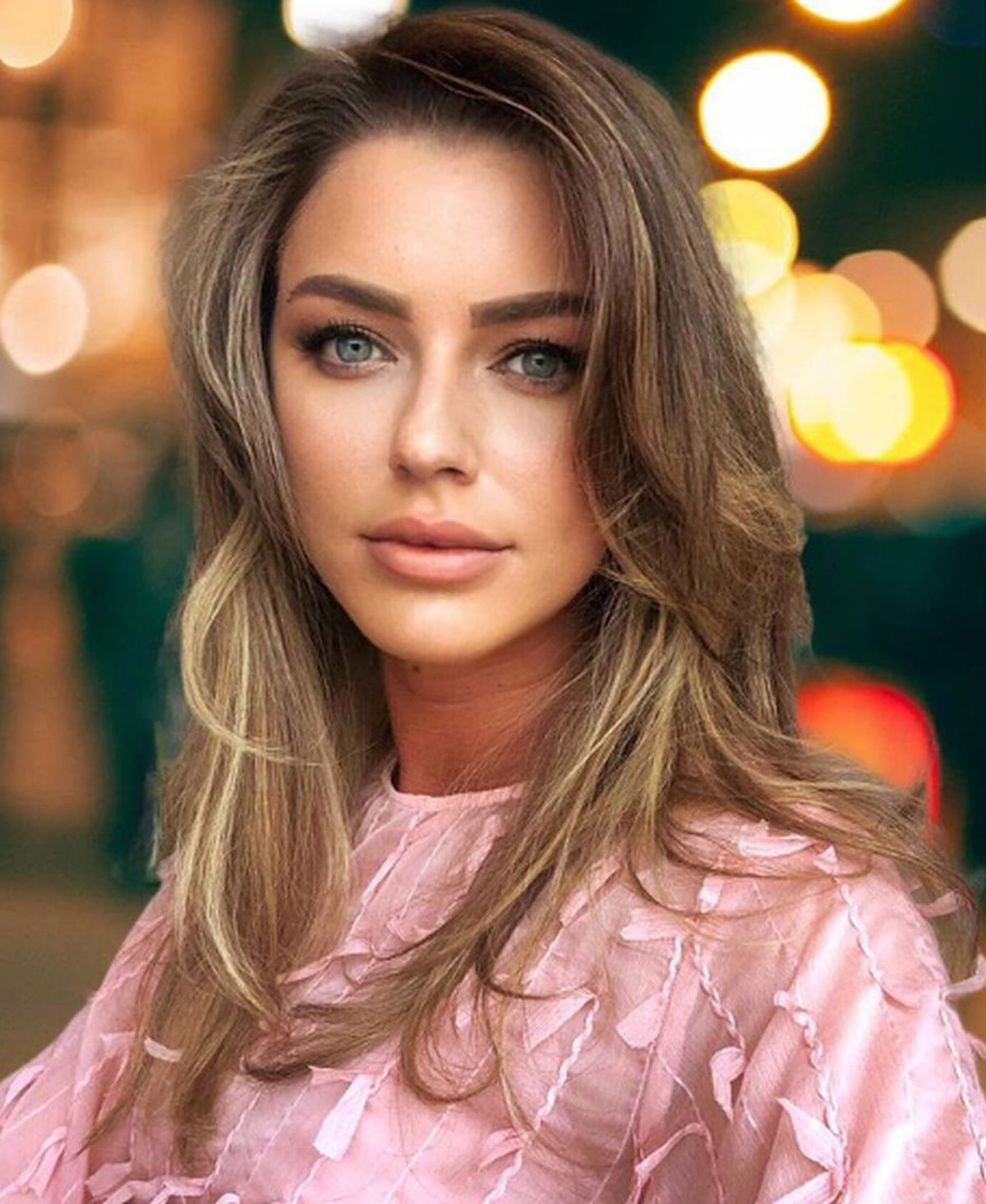 FOTO Ea e noua cucerire a lui Ionuț Stroe » Fostul ministru se iubește cu fiica vitregă a lui Marcel Vela