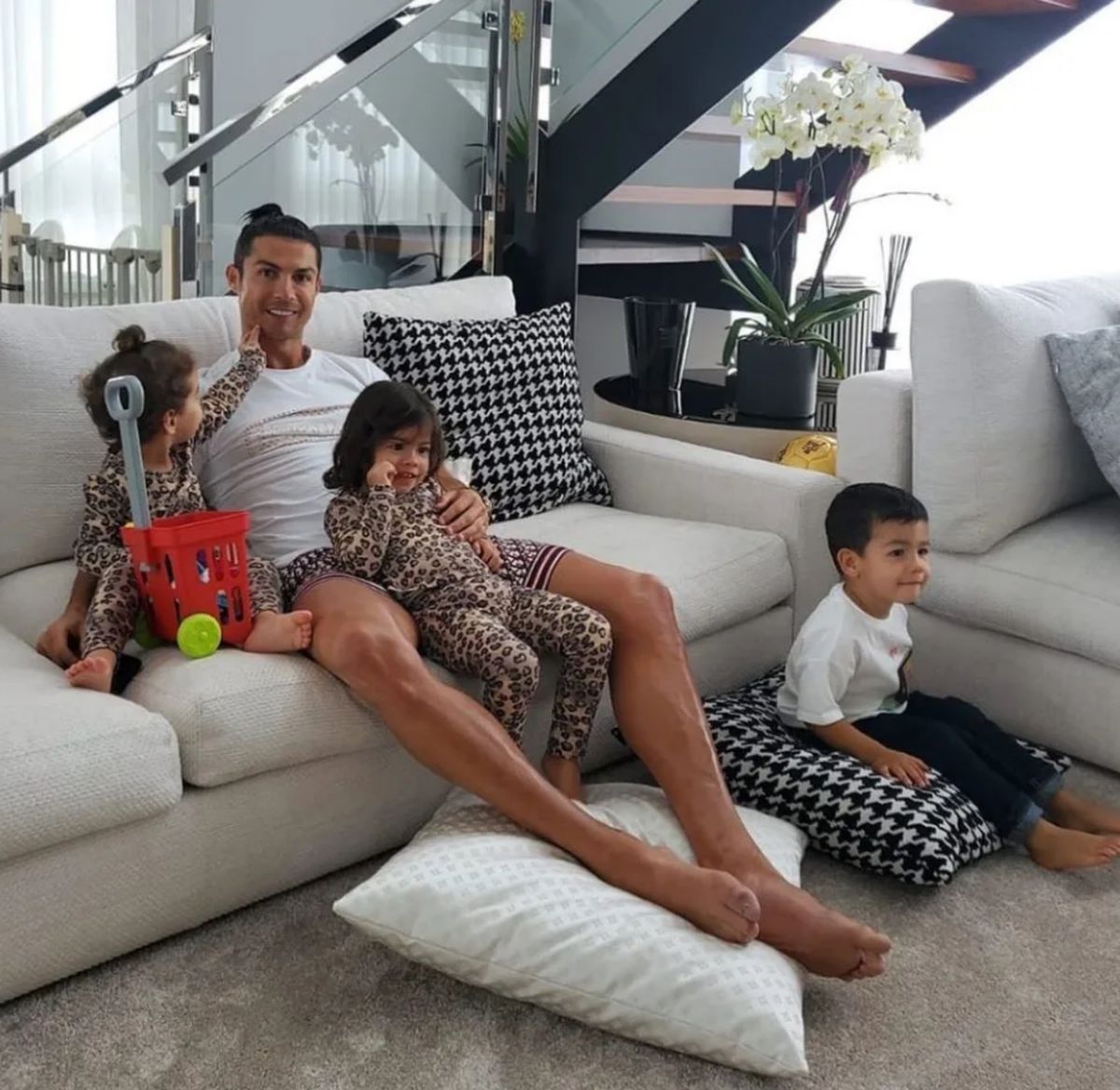 Cum arată vila din Madeira a lui Cristiano Ronaldo » Starul de la Manchester United a cheltuit o sumă impresionată pentru casa visurilor