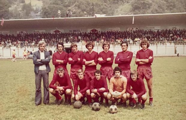 Dezvăluire despre calvarul prin care treceau fotbaliștii când erau nevoiți să înfrunte Jiul la Petroșani: „Înghețai când intrai pe culoar. Ne ziceau: «Vreau să aud când vă lovesc»”