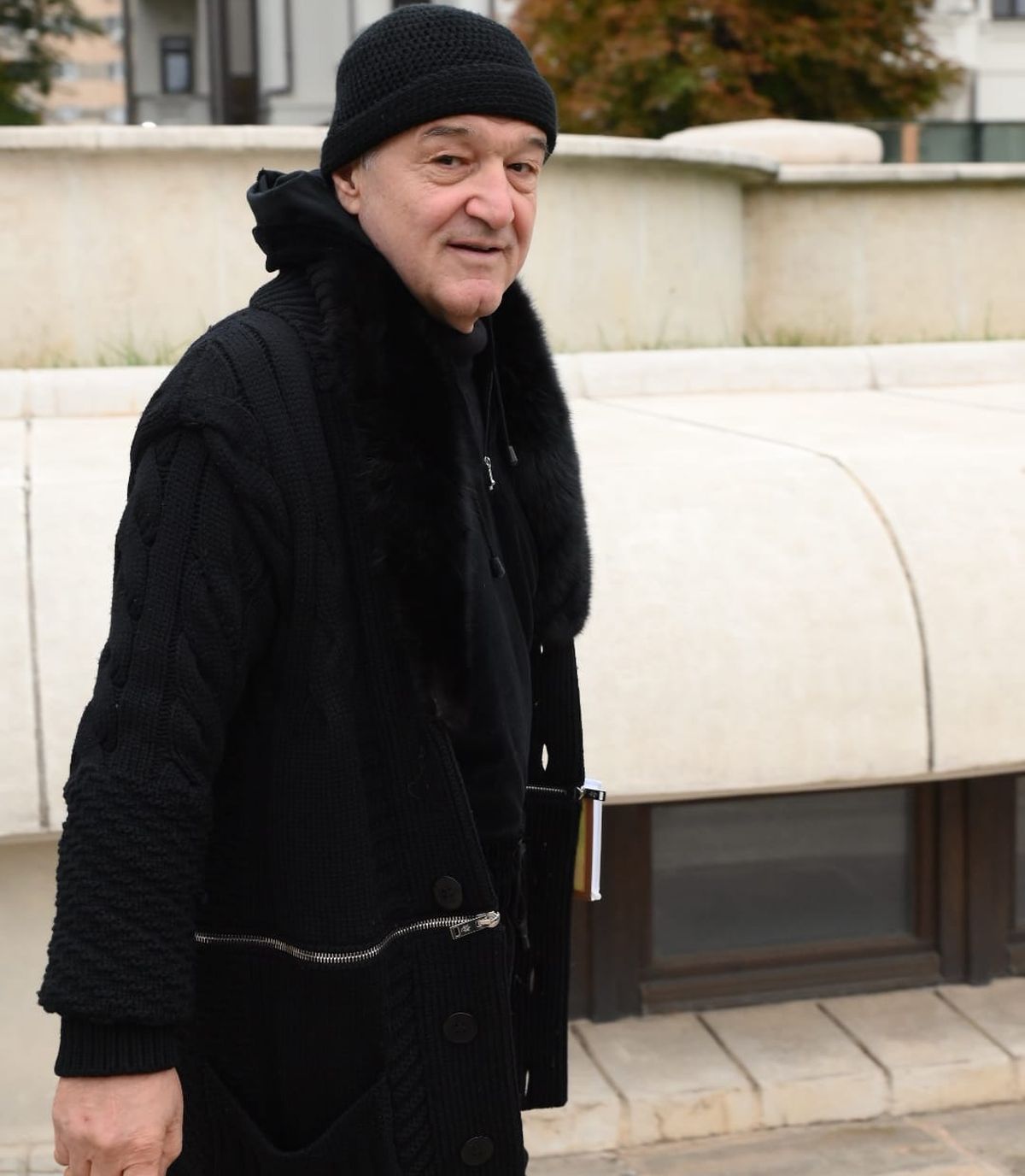 Linie vestimentară „Gigi Becali”? „Sunt creația mea! Ieftin tot, fără aur, eu am trimis modelul la croitor”