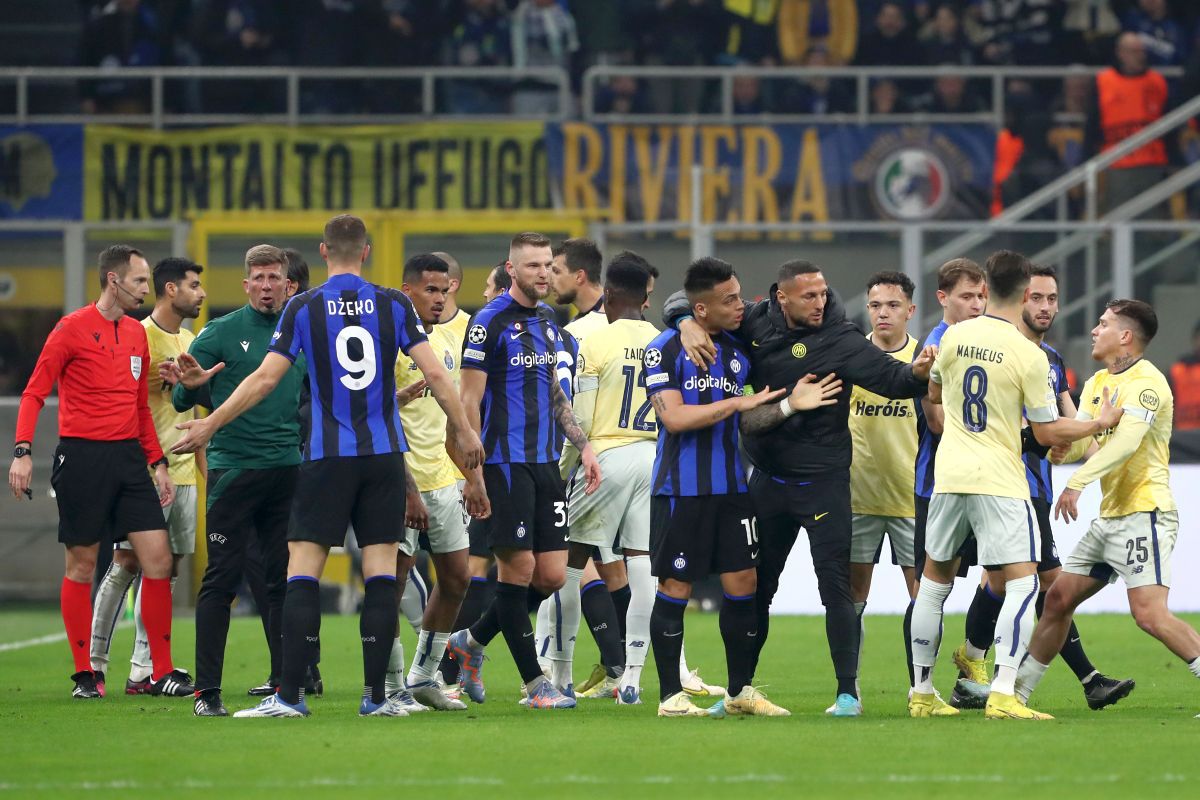 Scena care a trecut neobservată la meciul plin de nervi din UCL » Două vedete de la Inter, conflict în toată regula pe teren: „Ar trebui să taci!”