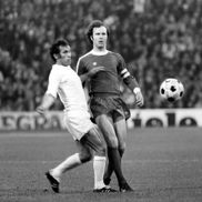 Amancio Amaro, în duel cu Franz Beckenbauer. Foto: Imago Images