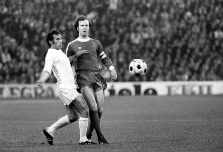 Amancio Amaro, în duel cu Franz Beckenbauer. Foto: Imago Images