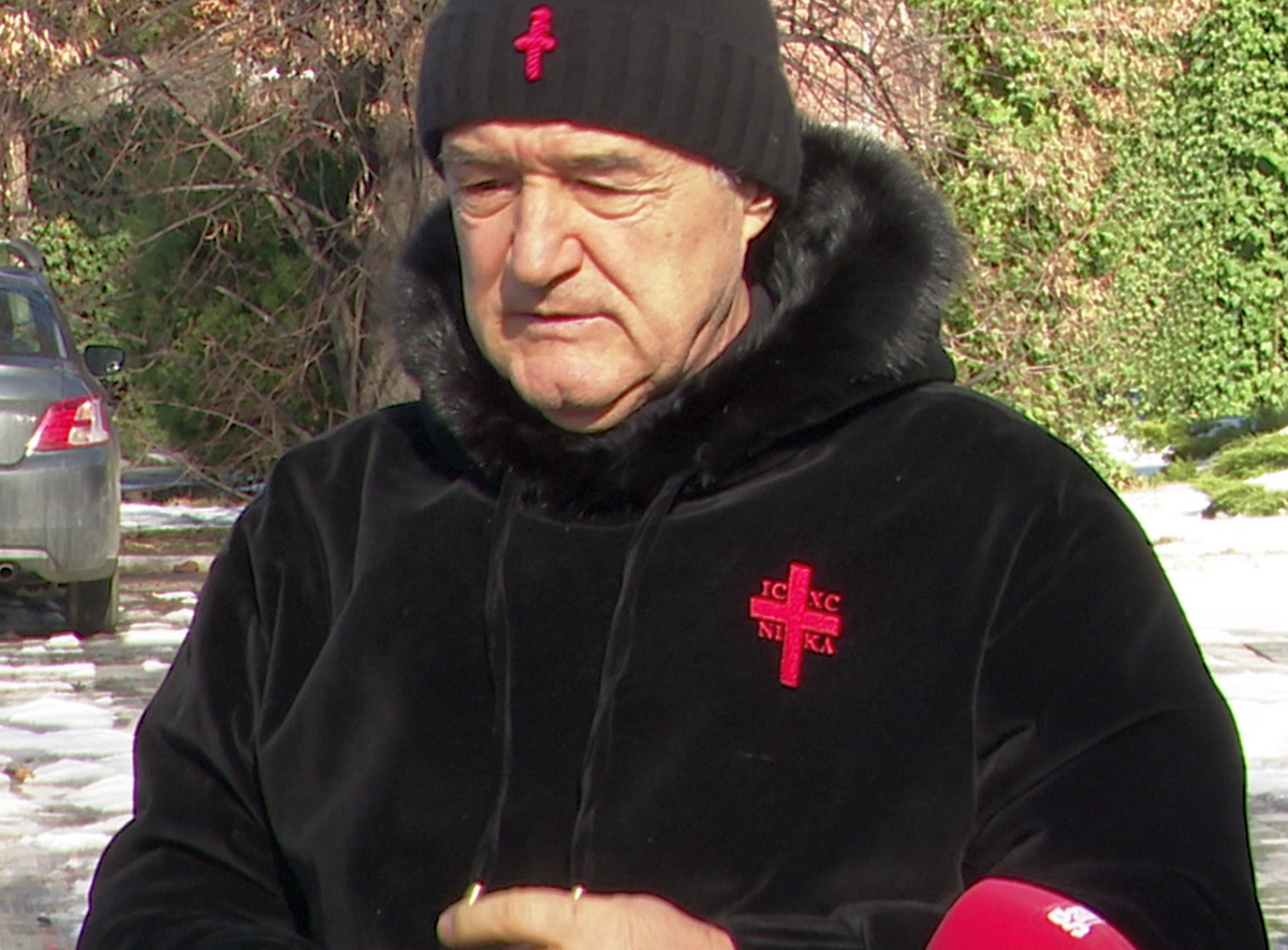 Linie vestimentară „Gigi Becali”? „Sunt creația mea! Ieftin tot, fără aur, eu am trimis modelul la croitor”