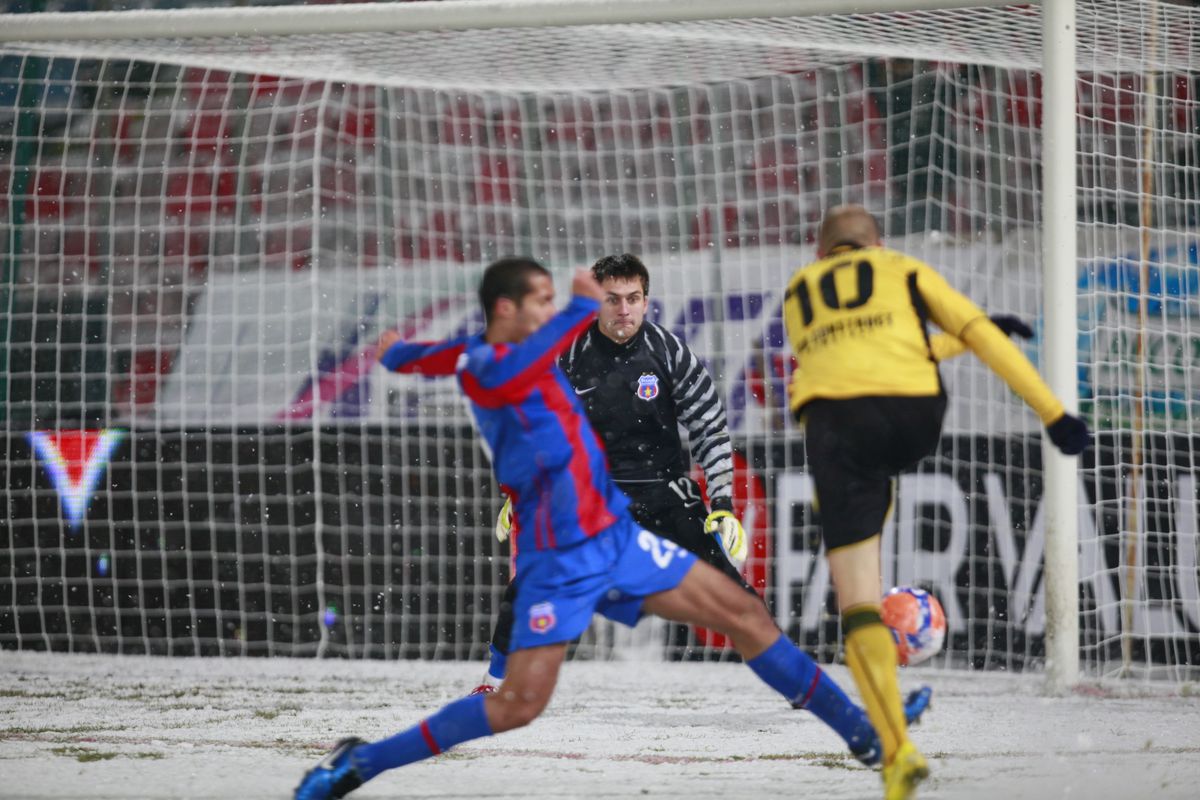 FCSB - FC Brașov 0-3 / 6 martie 2011