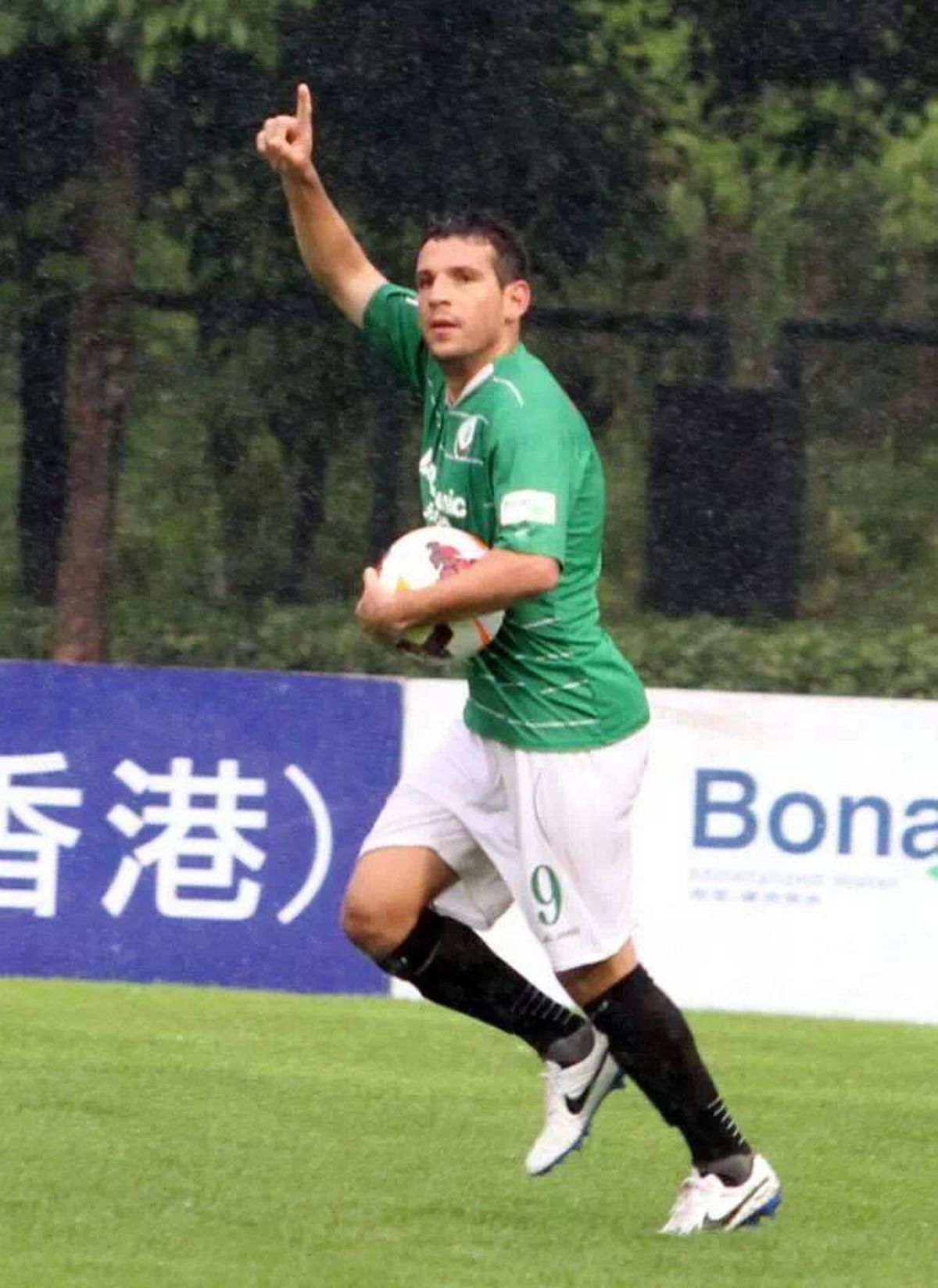 L-am găsit pe fostul jucător al Rapidului care a renunțat la cetățenie ca să joace pentru Hong Kong! » „În Giulești făceam grătare, oamenii erau uimitori”