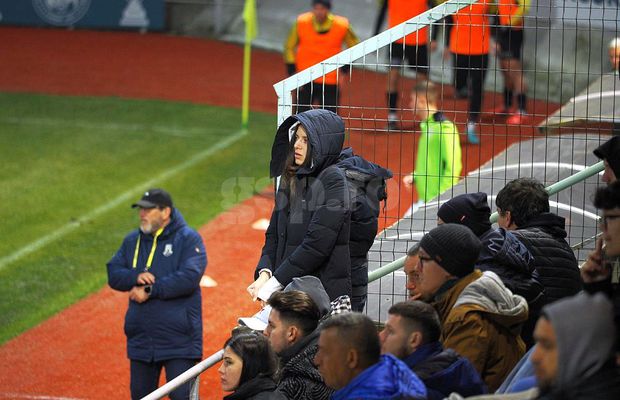 „Perla Banatului”, sub acoperire la Chiajna. A îndurat frigul pentru a-și urmări la treabă iubitul fotbalist, care a răsplătit-o la final