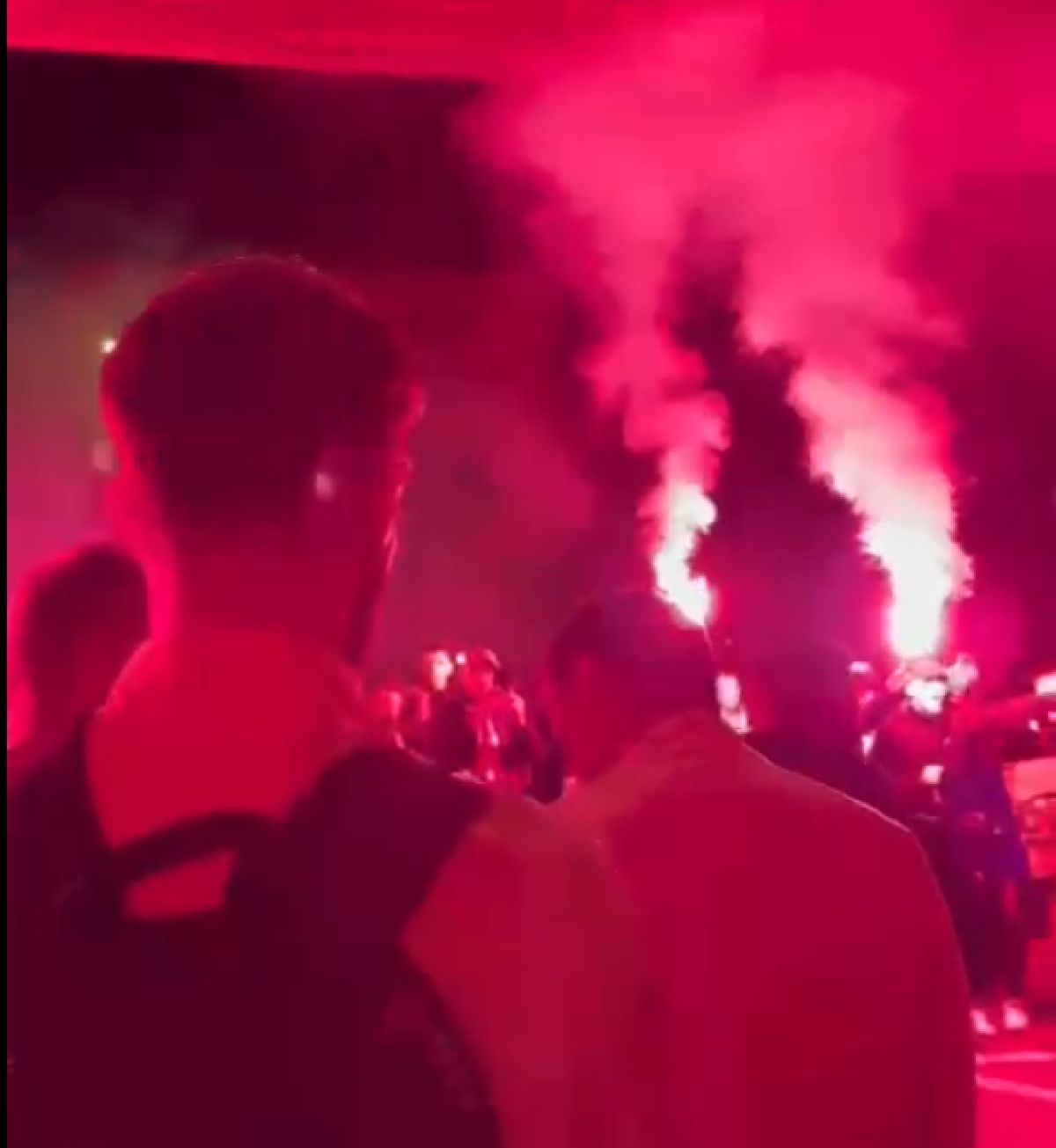 „Câinii” nu se joacă! Imagini spectaculoase surprinse la Cluj » „Infern” în fața hotelului lui Dinamo