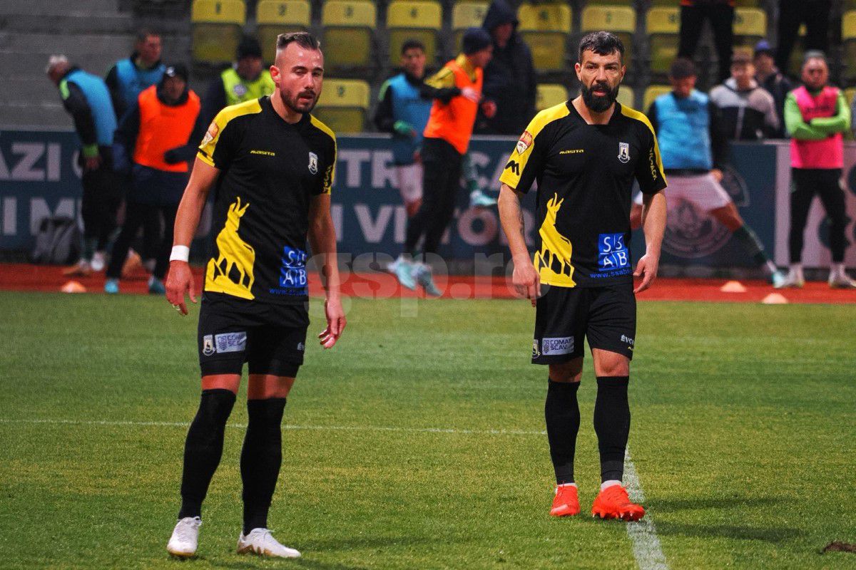 „Perla Banatului”, sub acoperire la Chiajna. A îndurat frigul pentru a-și urmări la treabă iubitul fotbalist, care a răsplătit-o la final