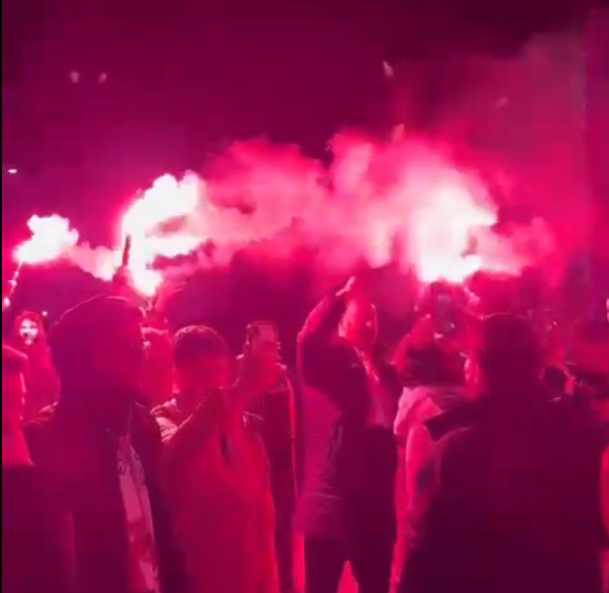 Imagini senzaționale suprinse joi seara, la Cluj! Infern în fața hotelului lui Dinamo
