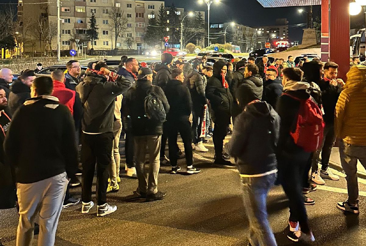 „Câinii” nu se joacă! Imagini spectaculoase surprinse la Cluj » „Infern” în fața hotelului lui Dinamo