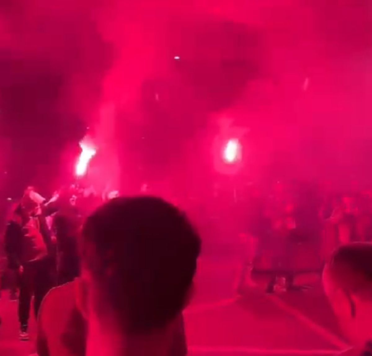 „Câinii” nu se joacă! Imagini spectaculoase surprinse la Cluj » „Infern” în fața hotelului lui Dinamo