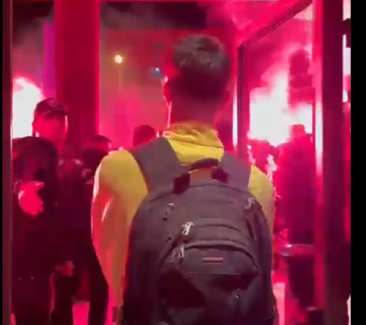 „Câinii” nu se joacă! Imagini spectaculoase surprinse la Cluj » „Infern” în fața hotelului lui Dinamo