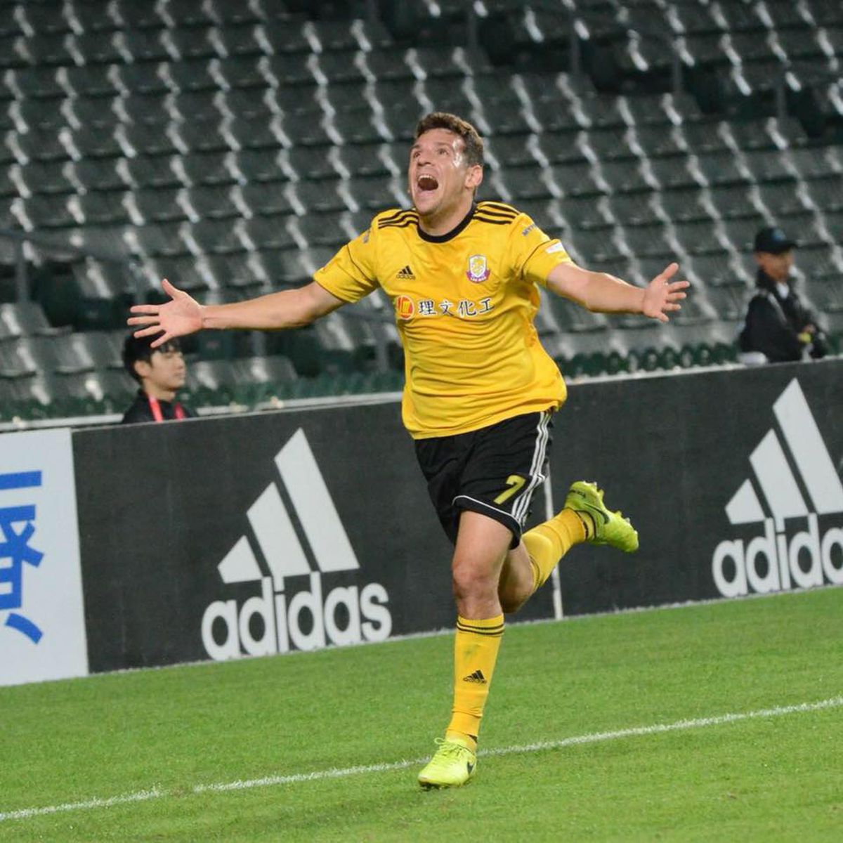 L-am găsit pe fostul jucător al Rapidului care a renunțat la cetățenie ca să joace pentru Hong Kong! » „În Giulești făceam grătare, oamenii erau uimitori”