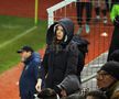 „Perla Banatului”, sub acoperire la Chiajna. A îndurat frigul pentru a-și urmări la treabă iubitul fotbalist, care a răsplătit-o la final