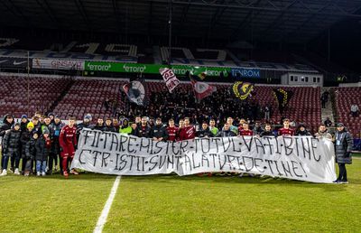 CFR Cluj - Petrolul 2-0. Rugă pentru părinți » Trei puncte esențiale în lupta pentru titlu, victorie cu gândul la Dan Petrescu!