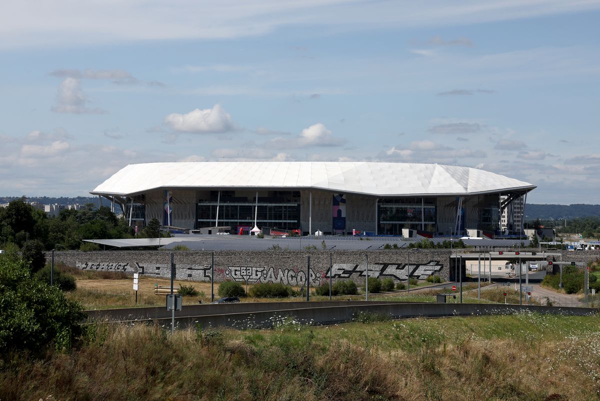Cum arată stadionul din Lyon, locul în care FCSB poate sărbători calificarea în „sferturile” Europa League: ridicat după o mare controversă