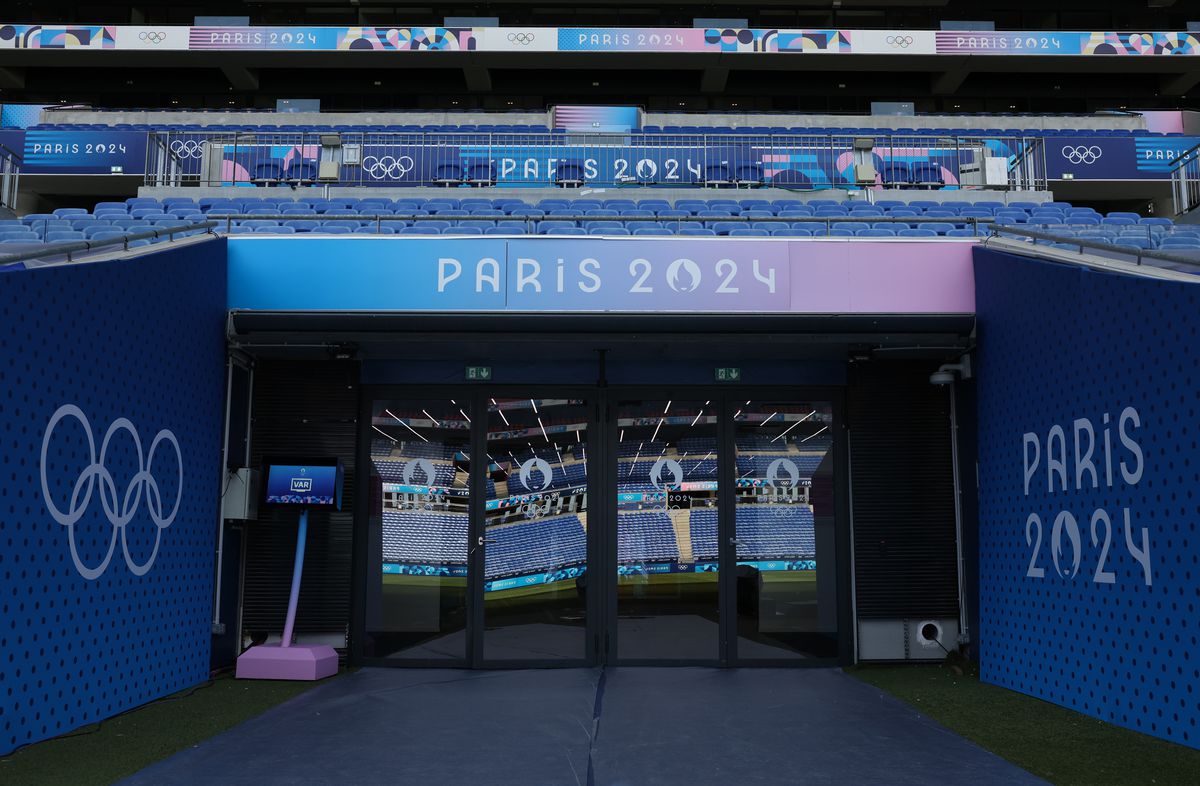 Cum arată stadionul din Lyon, locul în care FCSB poate sărbători calificarea în „sferturile” Europa League: ridicat după o mare controversă