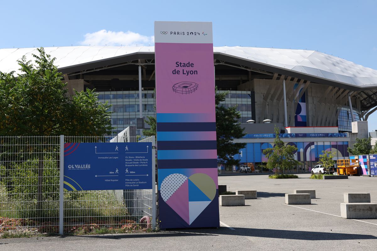 Cum arată stadionul din Lyon, locul în care FCSB poate sărbători calificarea în „sferturile” Europa League: ridicat după o mare controversă