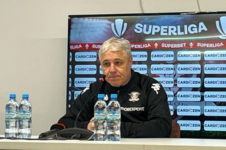 Marius Șumudică, în conferința de presă: „M-ai omorât cu asta! Stă cu tine în bloc?”