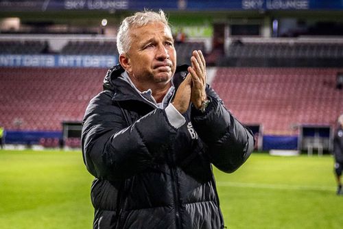 Dan Petrescu a plecat la București pentru a fi alături de mama lui / foto: Facebook