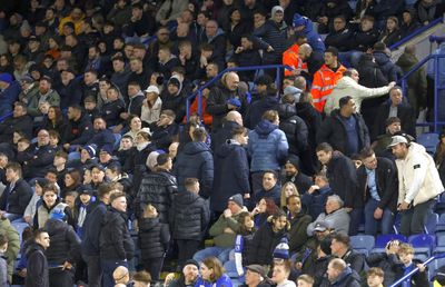 N-au mai suportat umilința » Ce au făcut suporterii echipei lui Van Nistelrooy după primele 30 de minute. Serie înfiorătoare