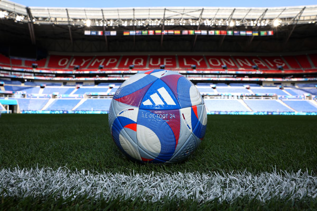 Cum arată stadionul din Lyon, locul în care FCSB poate sărbători calificarea în „sferturile” Europa League: ridicat după o mare controversă