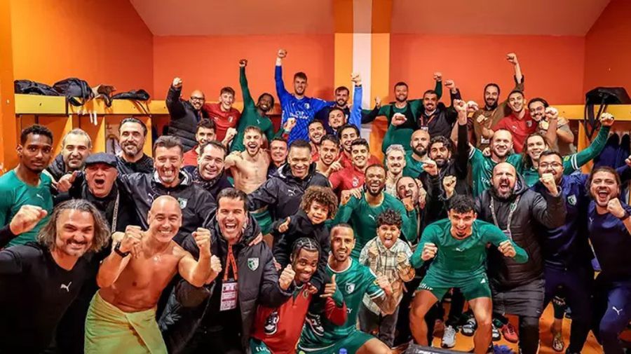 George Pușcaș a sărbătorit în vestiar împreună cu colegii de la Bodrumspor victoria de vineri seară / Foto: X Turcii îl laudă pe George Pușcaș: „A dat viață echipei! Românul a devenit arhitectul renașterii lui Bodrum”